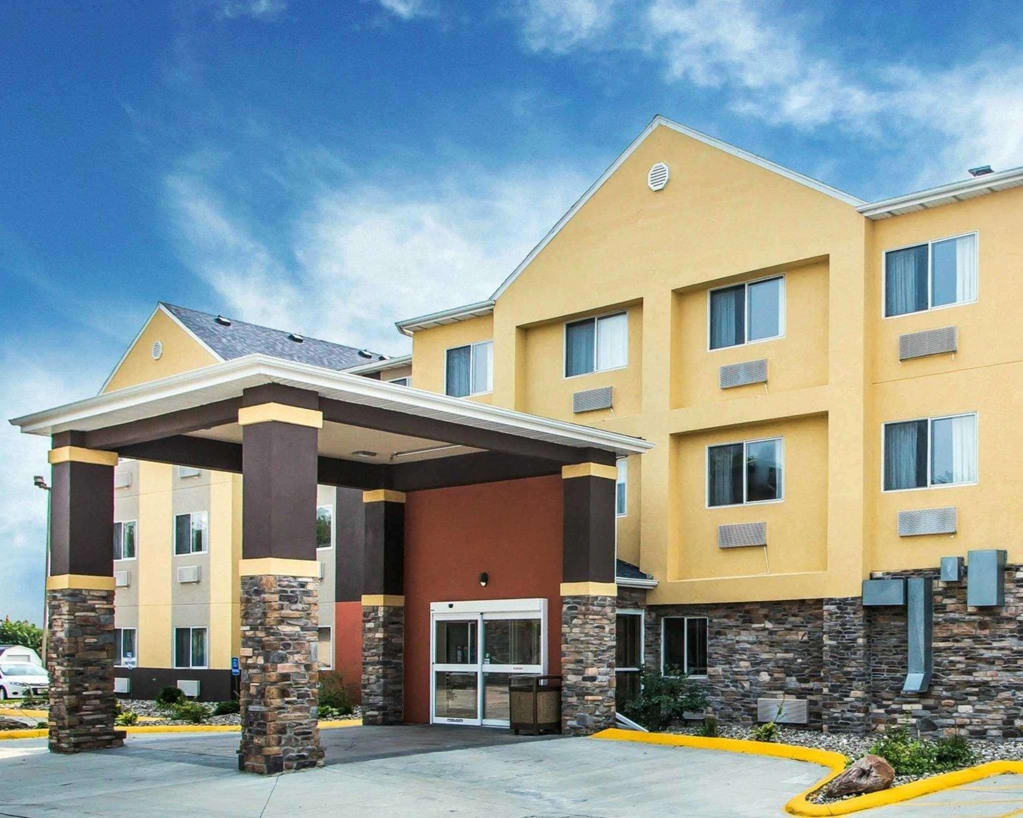 Comfort Inn & Suites Waterloo - Cedar Falls Extérieur photo