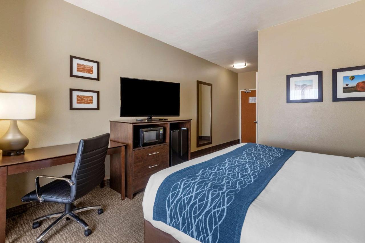 Comfort Inn & Suites Waterloo - Cedar Falls Extérieur photo