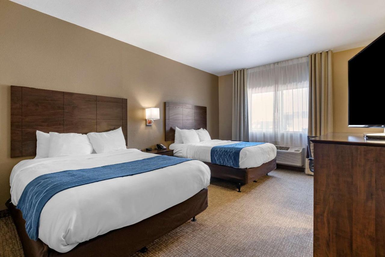 Comfort Inn & Suites Waterloo - Cedar Falls Extérieur photo