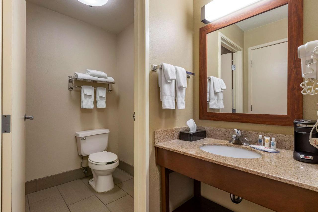 Comfort Inn & Suites Waterloo - Cedar Falls Extérieur photo