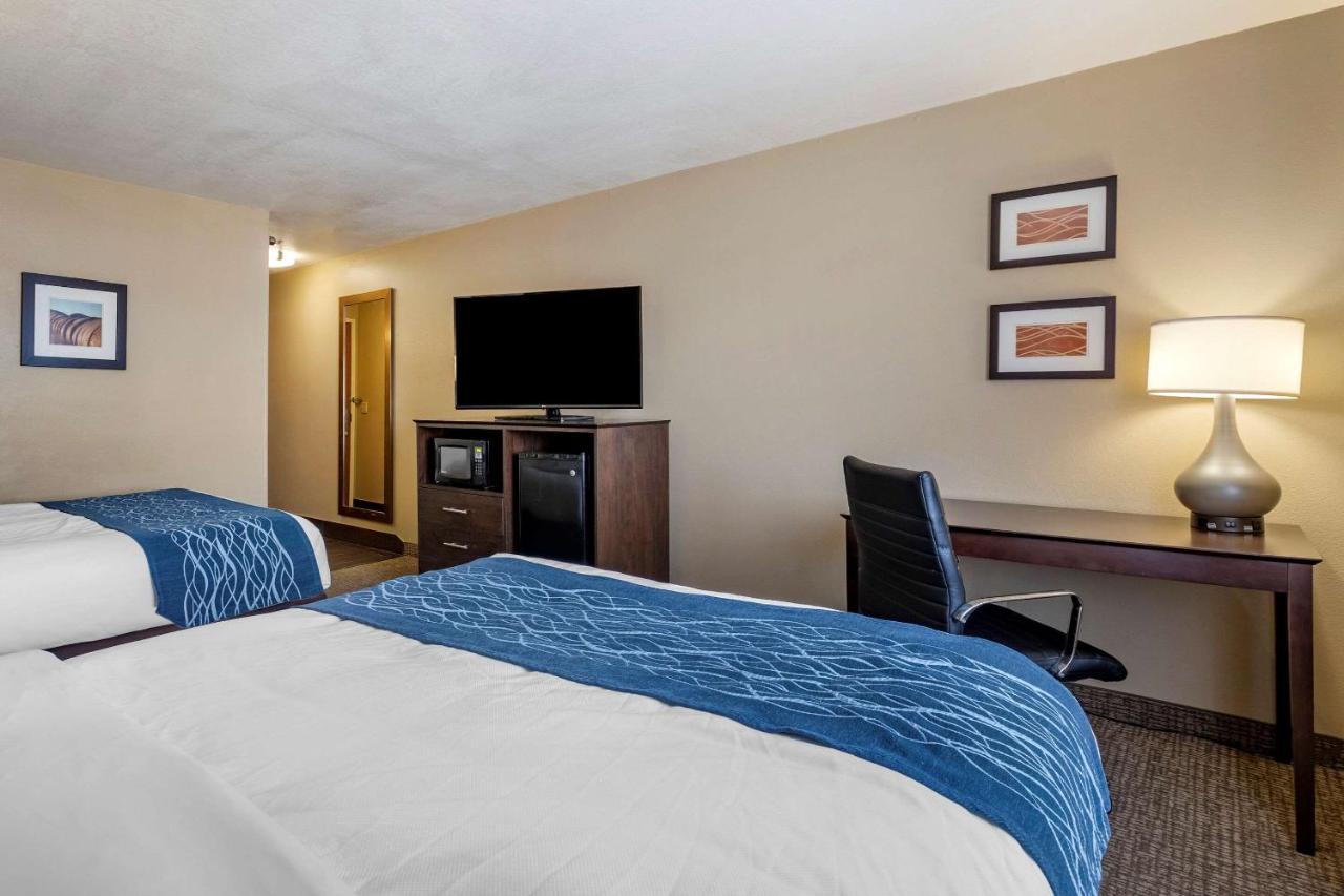 Comfort Inn & Suites Waterloo - Cedar Falls Extérieur photo