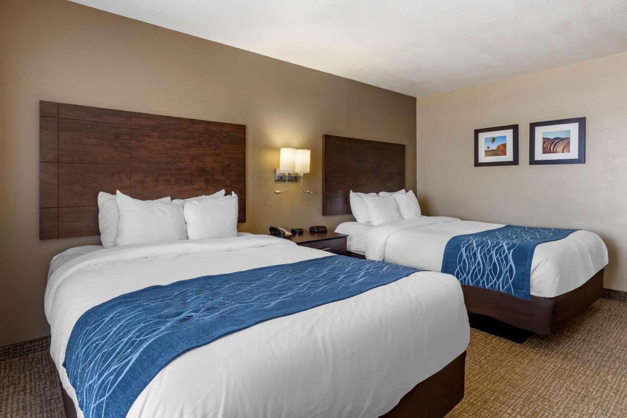 Comfort Inn & Suites Waterloo - Cedar Falls Extérieur photo