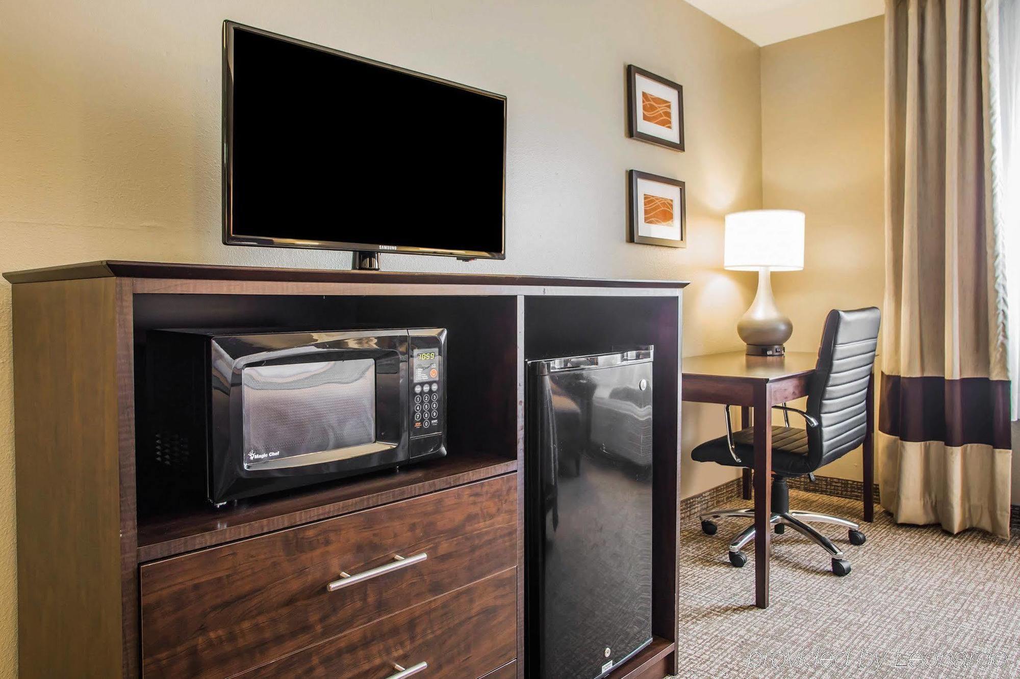 Comfort Inn & Suites Waterloo - Cedar Falls Extérieur photo