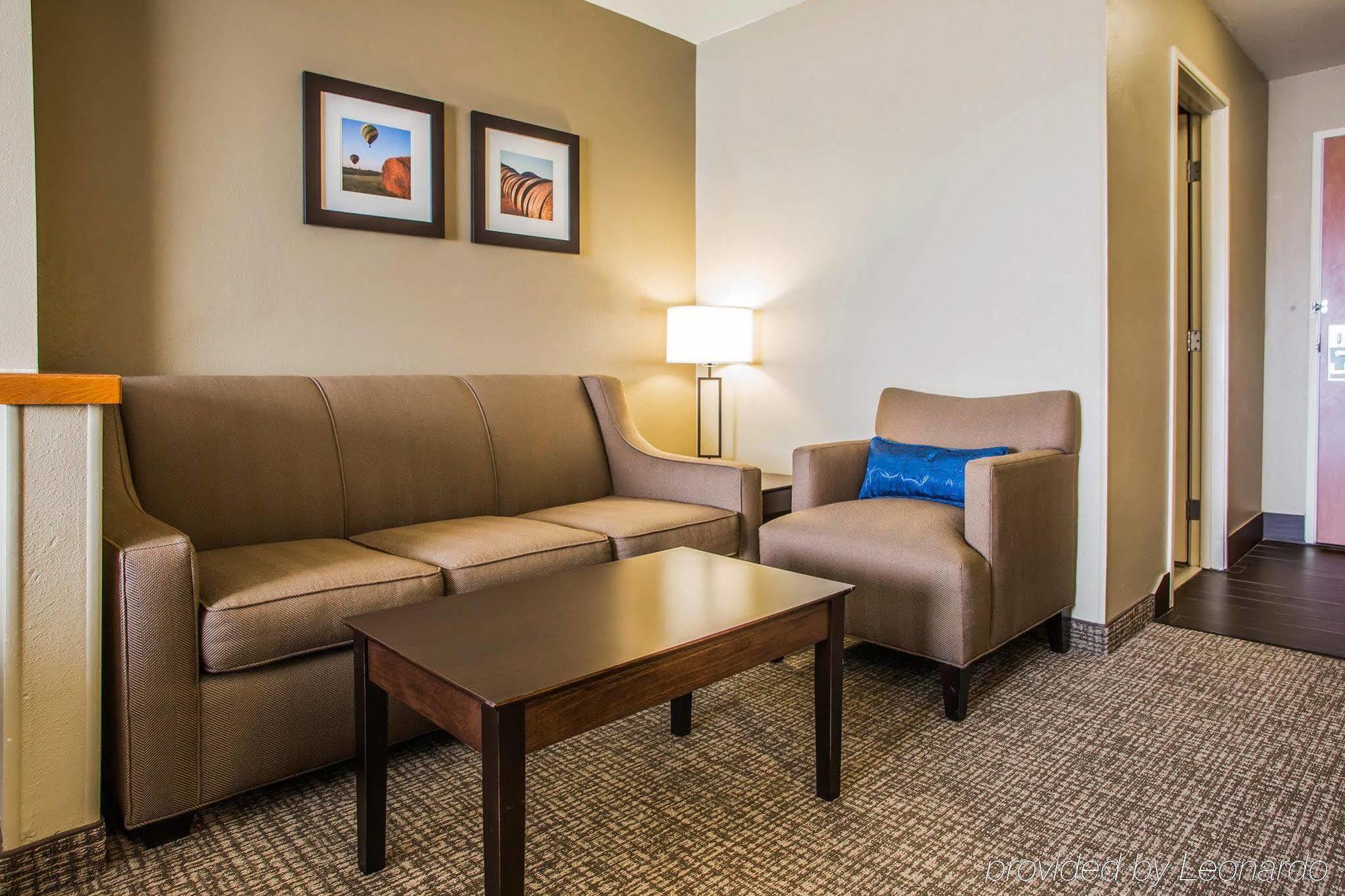 Comfort Inn & Suites Waterloo - Cedar Falls Extérieur photo