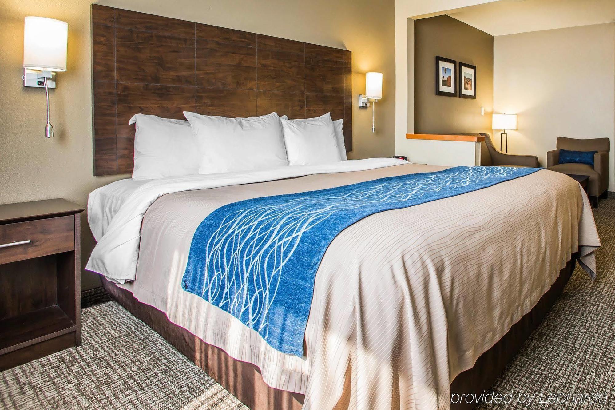 Comfort Inn & Suites Waterloo - Cedar Falls Extérieur photo