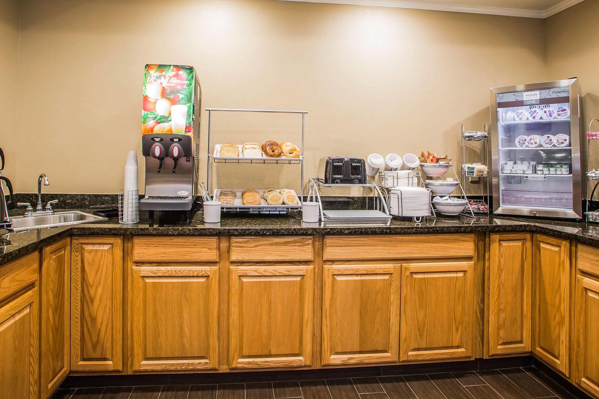 Comfort Inn & Suites Waterloo - Cedar Falls Extérieur photo